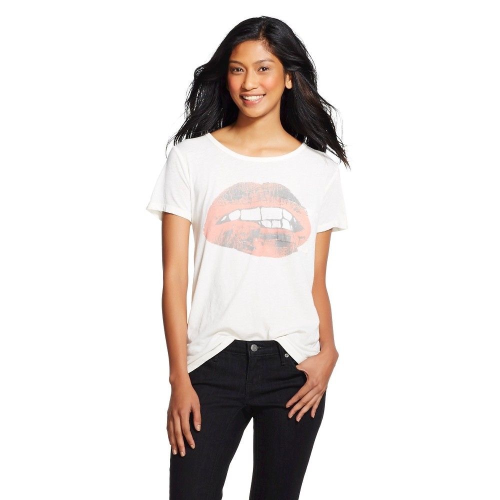 Lip bite graphic tee